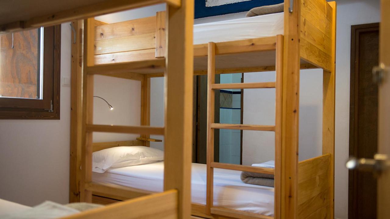 Crux Albergue Adahuesca Exterior photo